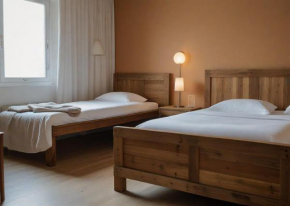 Chambre Deux Palmiers avec Salle de Bain Partagée Proche de l'Aéroport